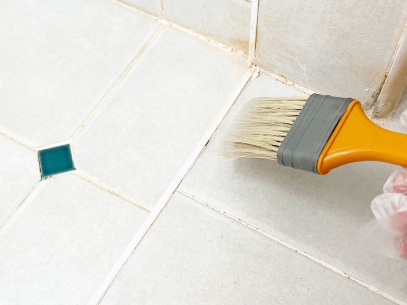 Thử nước sàn nhà vệ sinh để kiểm tra trước khi lát gạch